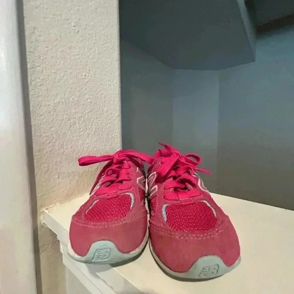 New Balance 888 V2 Toddler Sz. 7.5 Athletic Shoes,Fuchsia - Picture 6 of 9